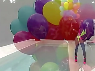 sweet face shemale knows how to give juicy blowy