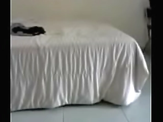 eu danç_ando funk no quarto.