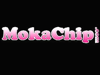 fernandinha rubs one out by the pool on a nice day